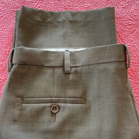 Men's 40x32 Haggar Classic fit Cool 18 flat front Olive/Tan Dress Pants pockets - Picture 10 of 10